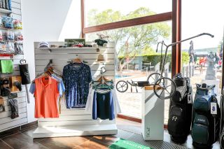 🏌️‍♂️ Vybavte se na green stylově! ⛳️ Navštivte naši golfovou prodejnu v Berouně, kde najdete široký výběr oblečení,...