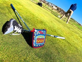 🎰 Na greenu vždycky jackpot! Stylové headcovery, které ochrání tvůj putter a ještě zaujmou. 🔥 Vše najdeš na prodejně v...